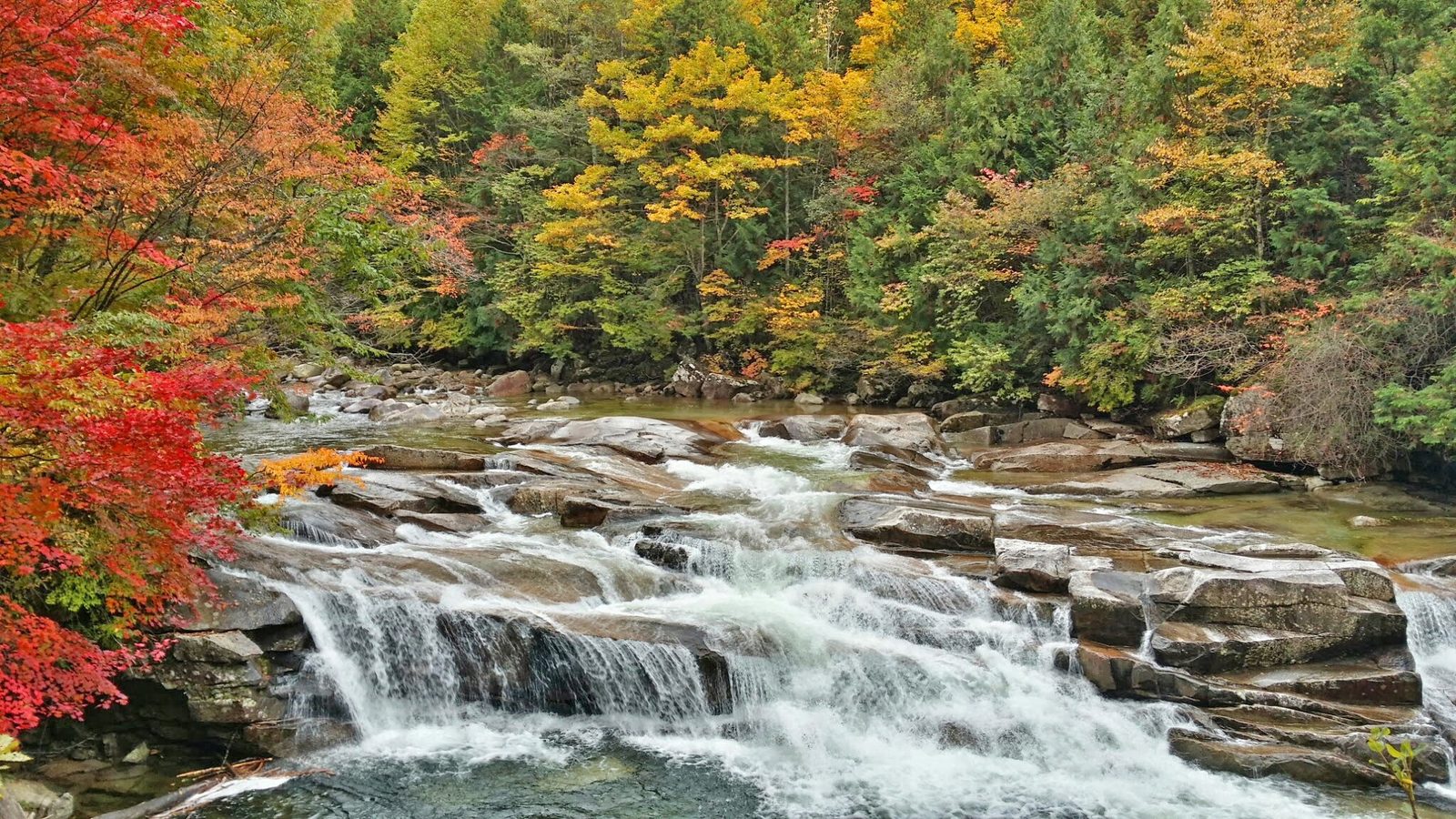寝覚の床（木曽川と巨岩）